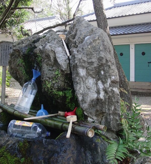 藤森神社 不二の水