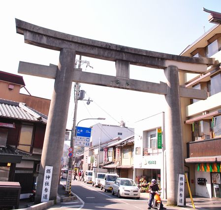 縣神社　入口