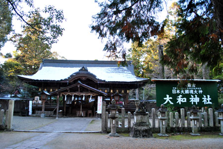 大和神社　拝殿