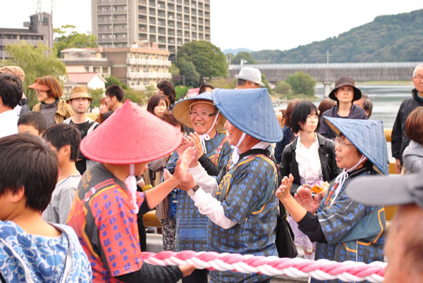 綱引き たたえ合い