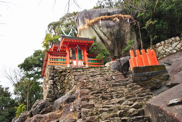 神倉神社　ゴトビキ岩