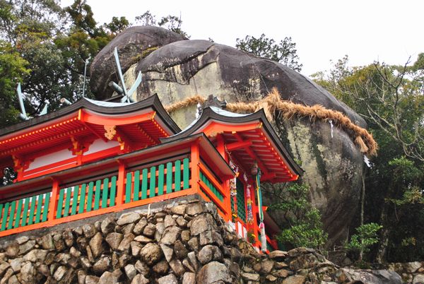 神倉神社　ゴトビキ岩