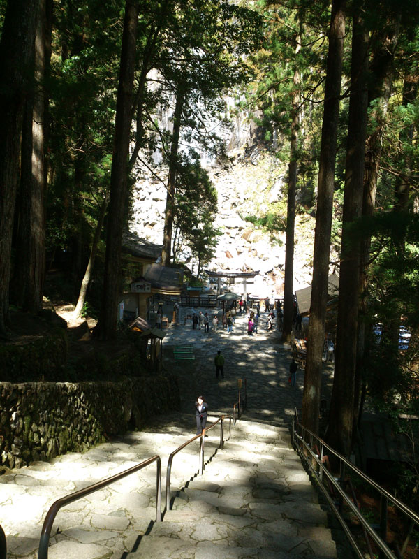 飛瀧神社　階段