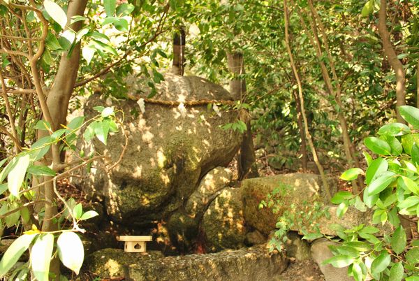 葛城一言主神社 亀石