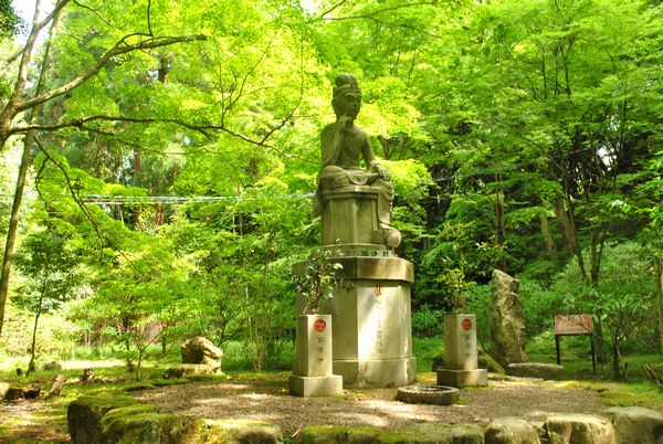 百済寺 弥勒半跏石像