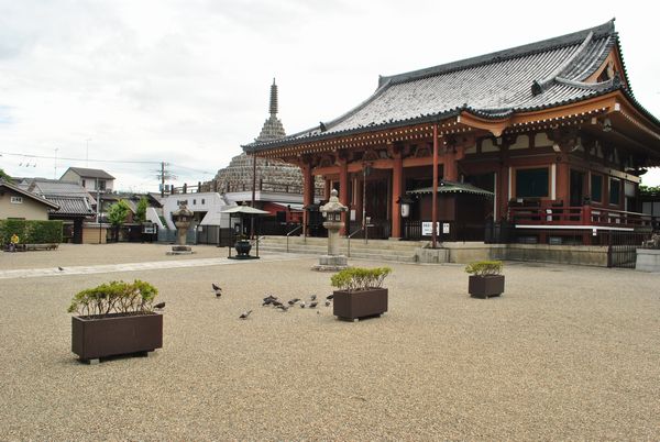 壬生寺　本堂前