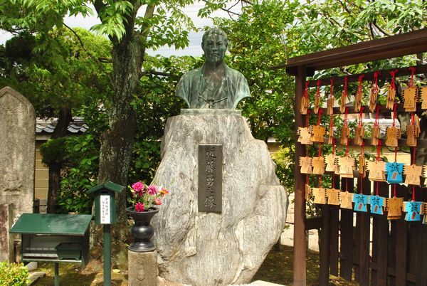 壬生寺　近藤勇　胸像