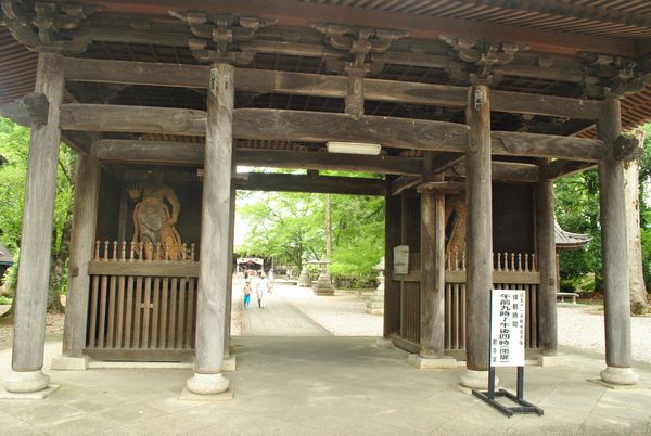 渡岸寺　仁王門