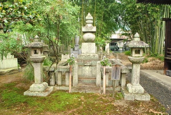 聖衆来迎寺 森可成の墓