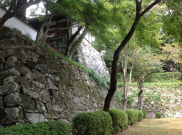 西教寺　石積み