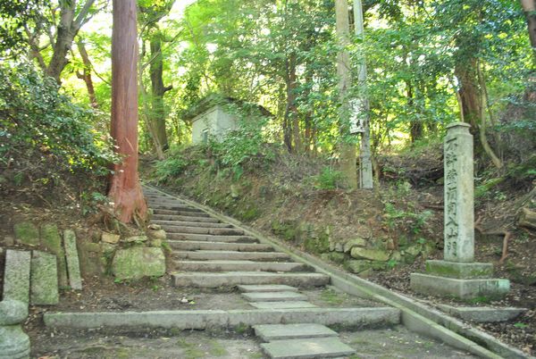 法明院　参道