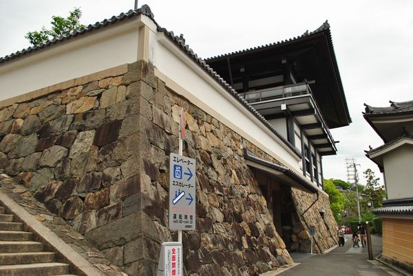 中山寺　エレベーター