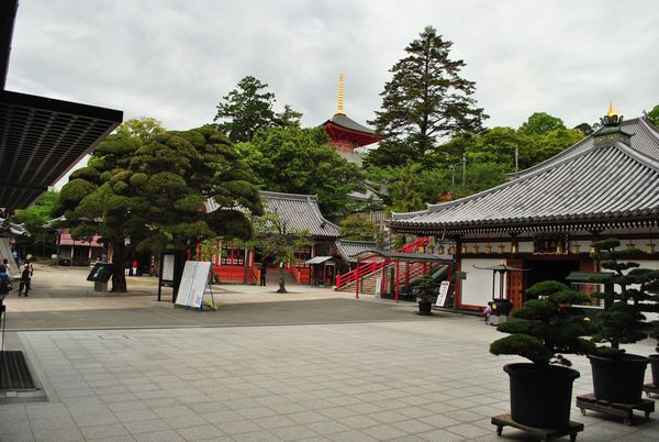 中山寺　境内