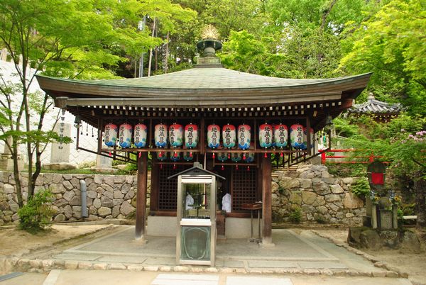 中山寺　子授け地蔵堂