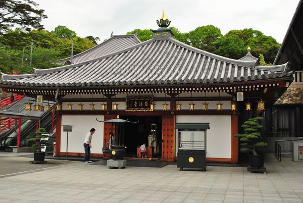 中山寺　五百羅漢堂