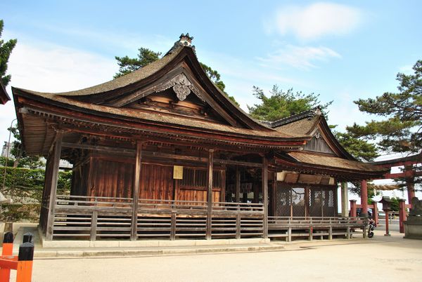 白鬚神社　本殿