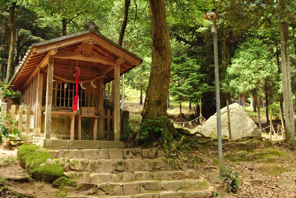 白鬚神社　岩戸社