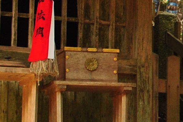 白鬚神社　岩戸社