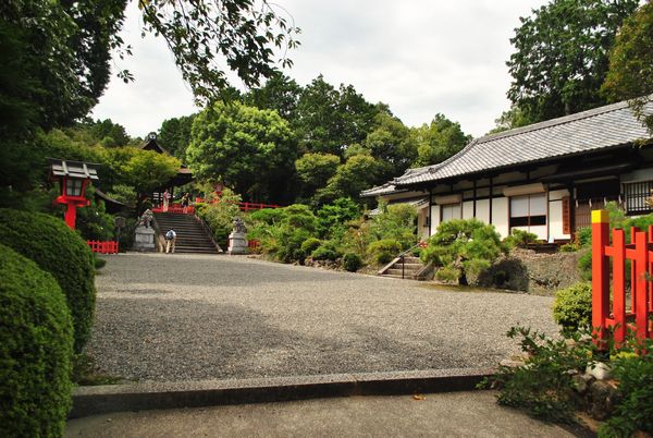 健勲神社　境内