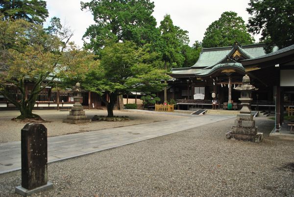 大麻比古神社　拝殿前