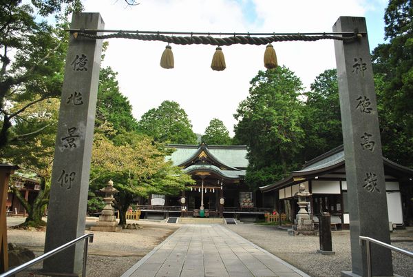 大麻比古神社　締め柱