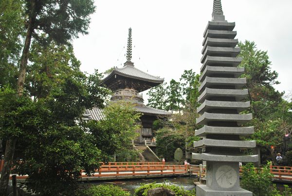 霊山寺　多宝塔