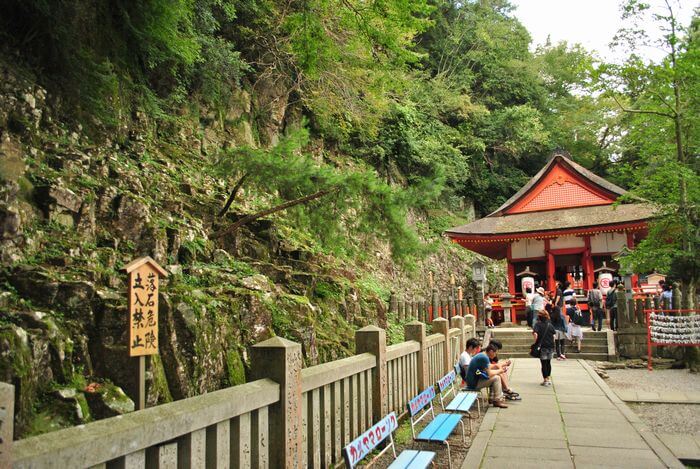 厳魂神社　断崖