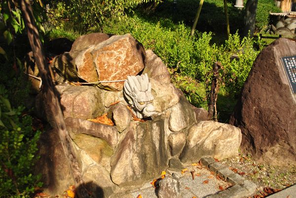 田村神社　磐座　竜神