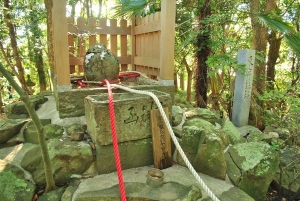 おのころ島神社　せきれい石