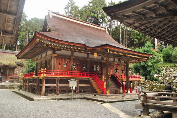 東本宮本殿