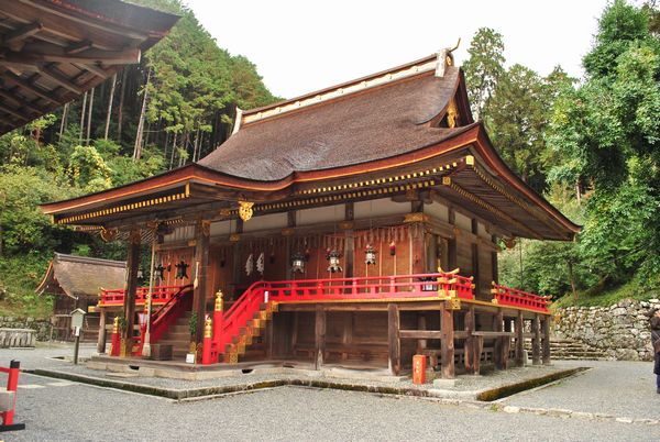 東本宮本殿