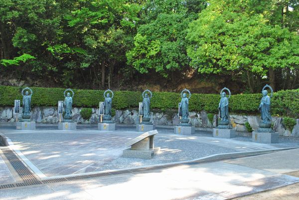 花山院菩提寺　幸福の七地蔵