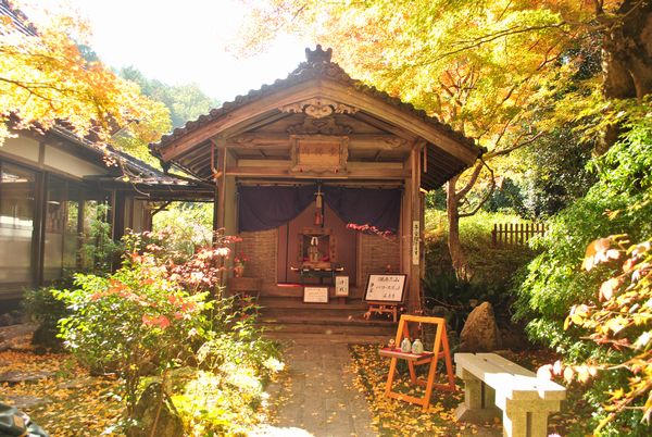 長寿寺　子宝祈願の石