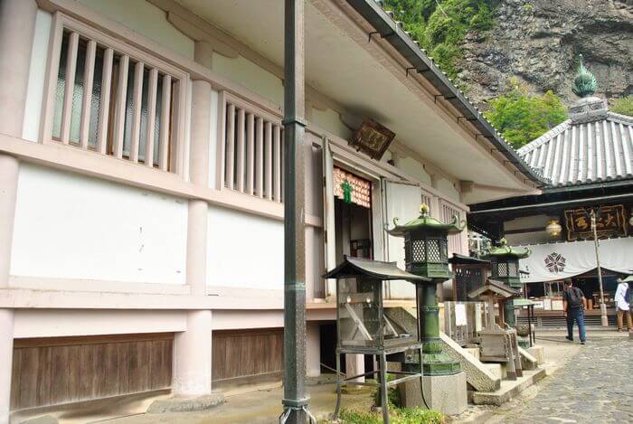 宝山寺　常楽殿