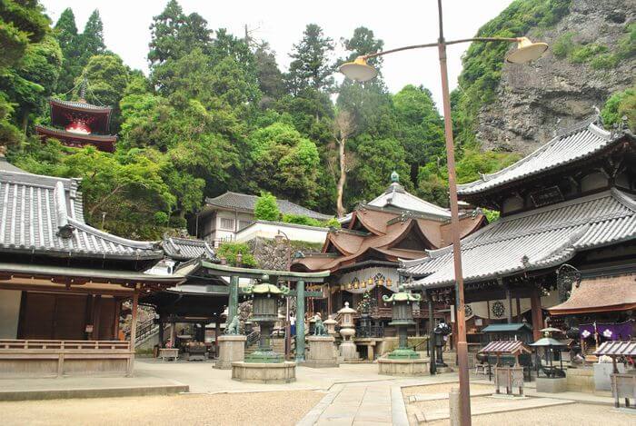 宝山寺　境内