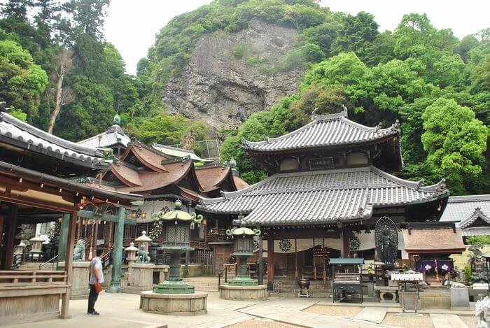 宝山寺　境内