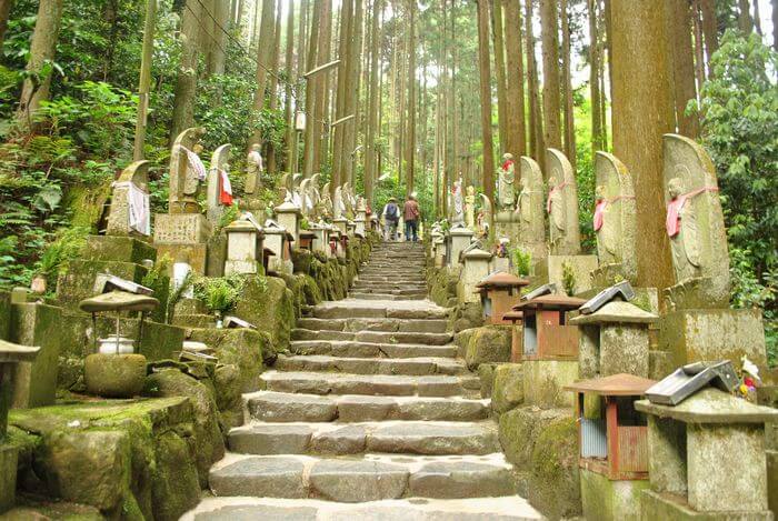 宝山寺　奥の院　参道