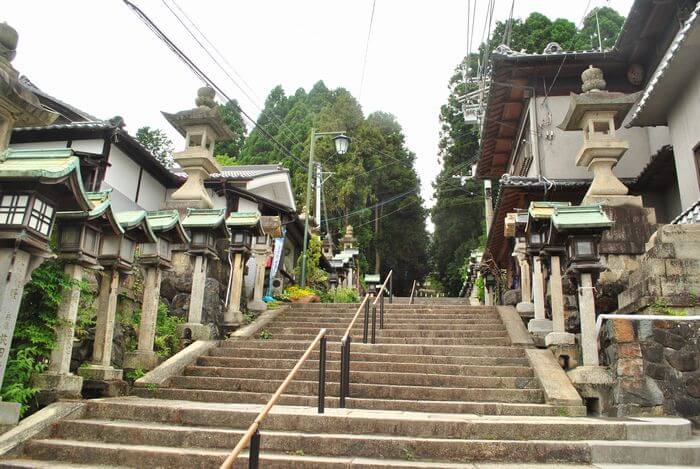 宝山寺　参道