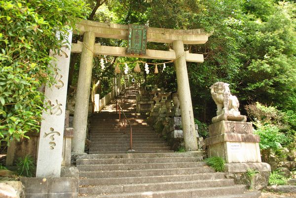 太郎坊宮　参道