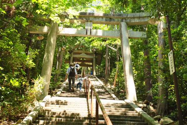 太郎坊宮　参道