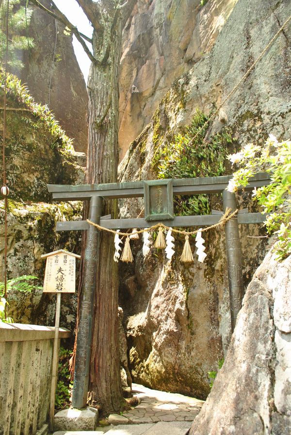 太郎坊宮　夫婦岩