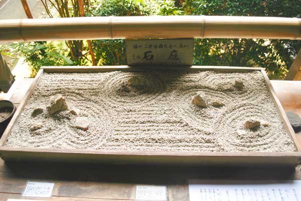 竜安寺石庭模様織り出し卓布 やわらかい