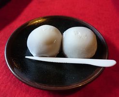 北野天満宮を参拝したらこれ！北野名物 長五郎餅を頂きました。